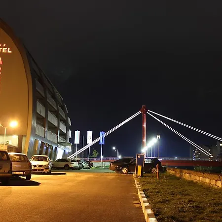 Arena Hotel 3*