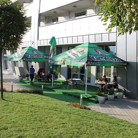 Arena Hotel 3*